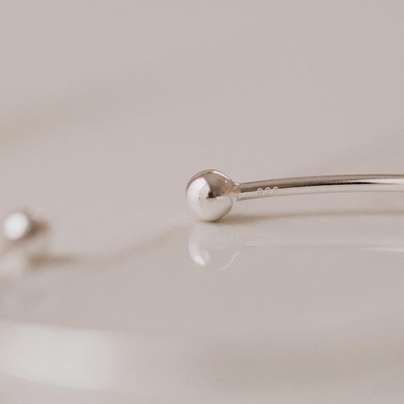 Dainty Ball Bracelet | 925 Silver - Picture 6 of 10